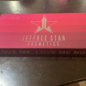 Love me. Love me not. Mini liquide lipstick bundle by Jeffree Star Cosmetics